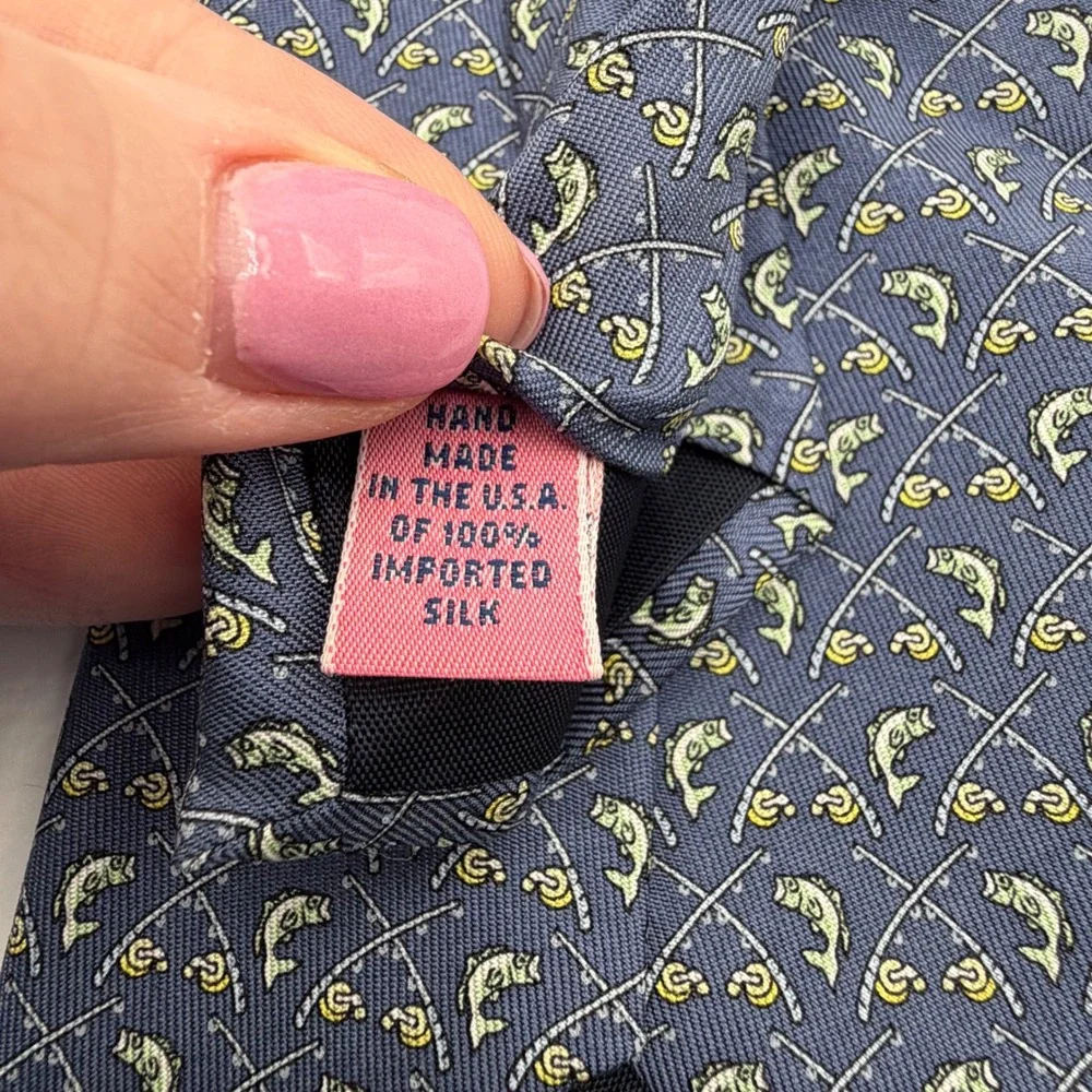 Vineyard Vines Necktie Mens One Size Blue Silk Fishing Trout Fly Rod Made in USA